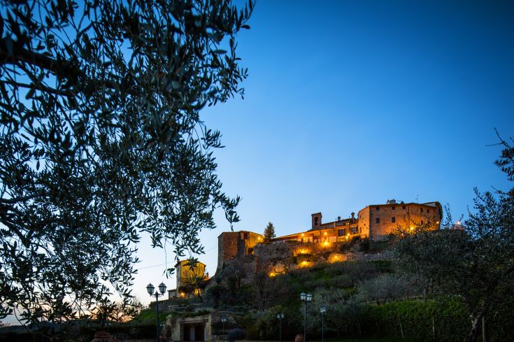 Resort e spa nel borgo medievale di Saragano, immerso nel verde degli ulivi e con un panorama suggestivo.
