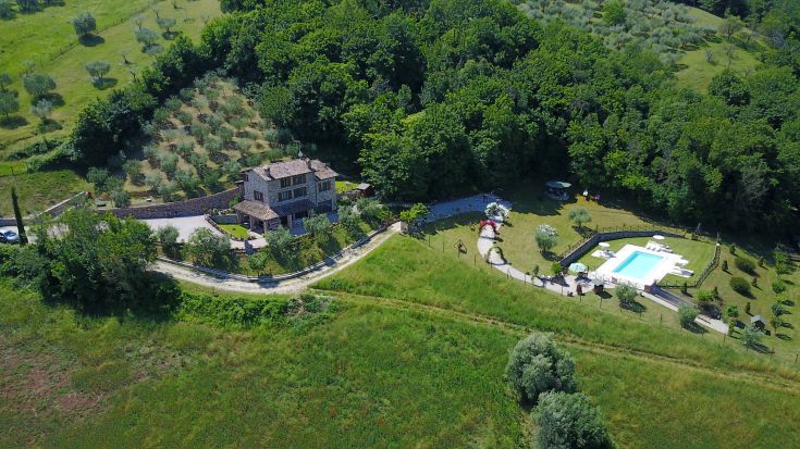 Eingebettet in die Natur bietet dieses Agriturismo eine ruhige Umgebung zum Entspannen und Spazierengehen. Überblick über die biologischen Olivenhaine.