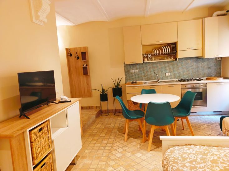 Charmant studio moderne au centre d'une ville ombrienne, idéal pour de courts séjours et des excursions.