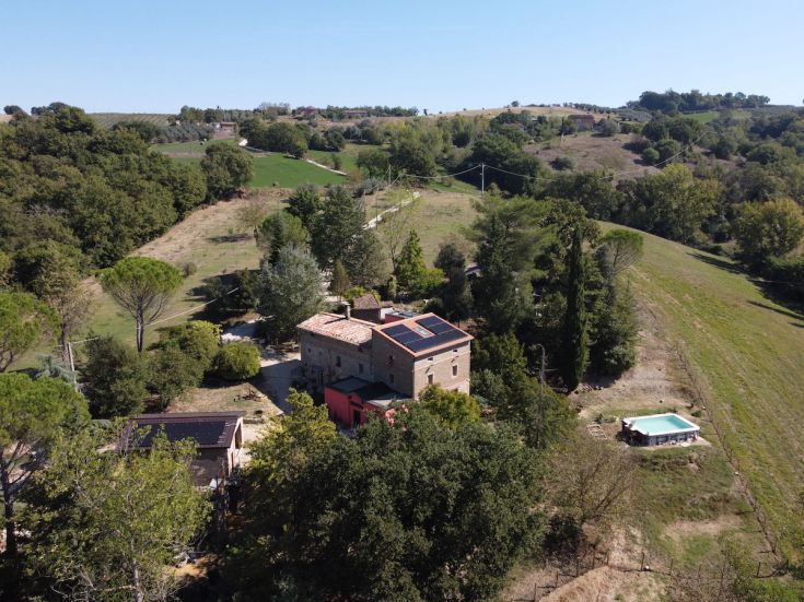 Un'esperienza immersiva nella natura, dedicata a chi ama l'agricoltura sostenibile e la vita all'aria aperta.