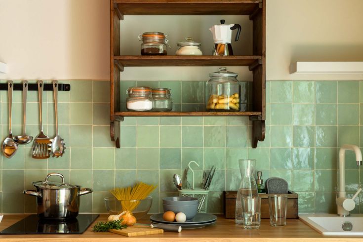 Simple kitchen made of wood in green tones, perfect for preparing homemade dishes.