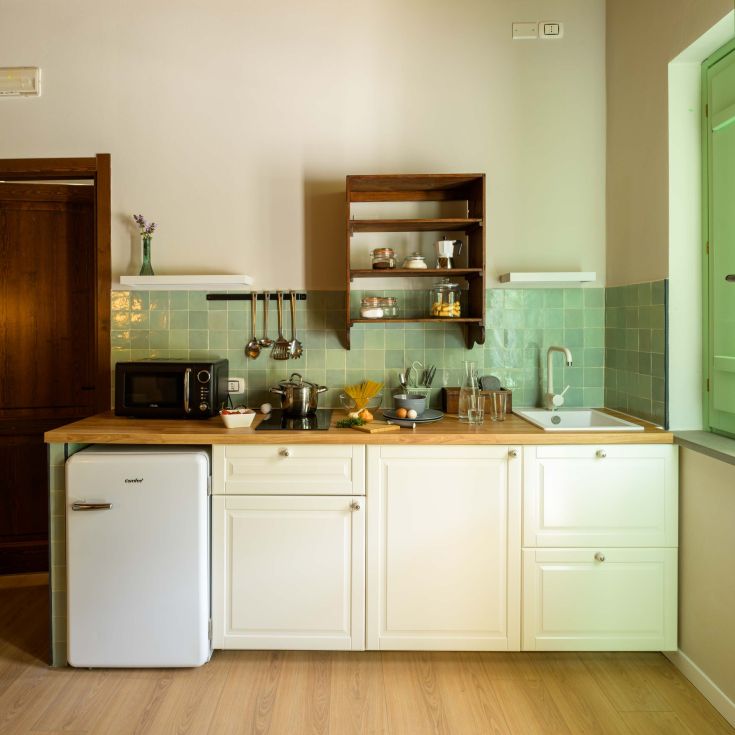 A warm and functional kitchen, perfect for cooking delicious dishes.