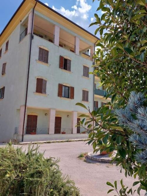 Appartement calme situé dans le centre serein de Passaggio di Bettona, parfait pour les familles et les groupes.