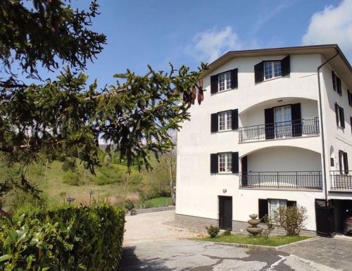 Cozy bed and breakfast located in the Monte Cucco Park, perfect for sports activities and cultural discoveries.