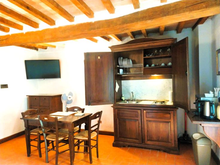 Cozy warm kitchen with wooden details. A perfect space for moments of togetherness and relaxation.