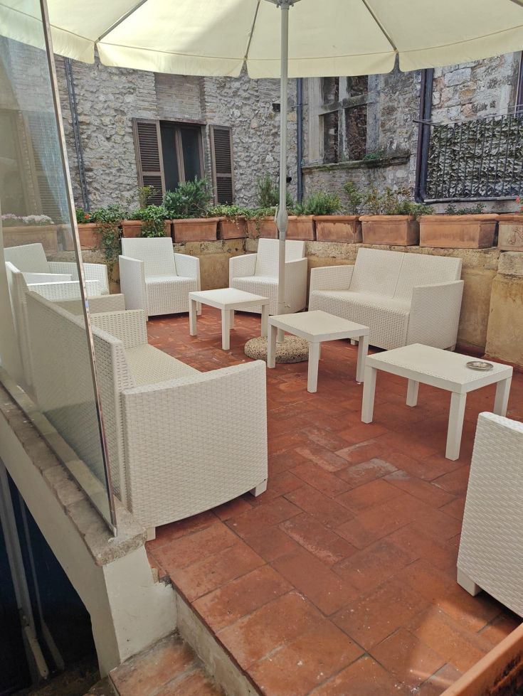 Outdoor area with light sofas and tables, perfect for moments of relaxation.