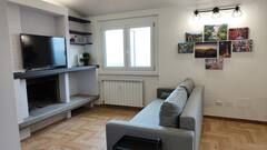 Appartement rénové à Narni, avec un salon spacieux et un canapé-lit pratique.