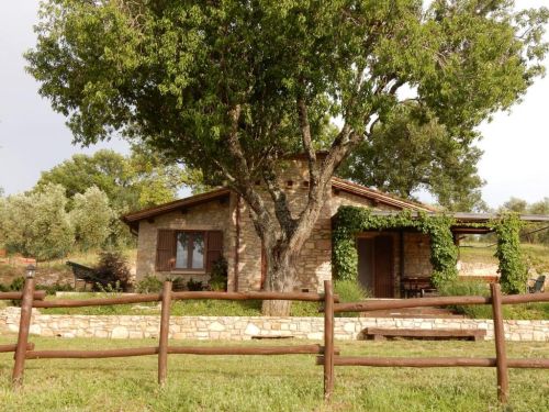 Holiday home with terrace, garden, and mountain views. Ideal for a peaceful getaway.