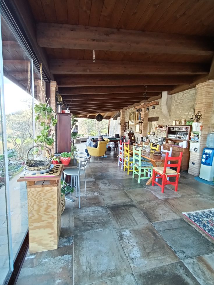 Interior of a building featuring minimalist furnishings in a bright environment, perfect for relaxation.