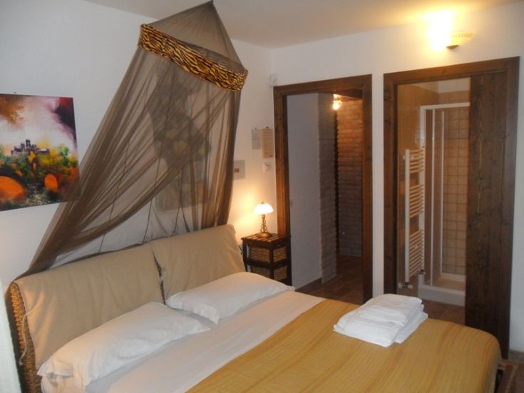 Simple camera with understated decorations, featuring a private bathroom.