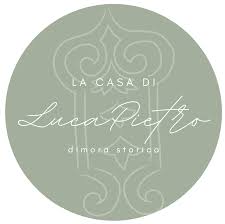 Situata tra le colline, la Casa di LucaPietro presenta un'atmosfera tranquilla e accogliente tipica dell'Umbria.