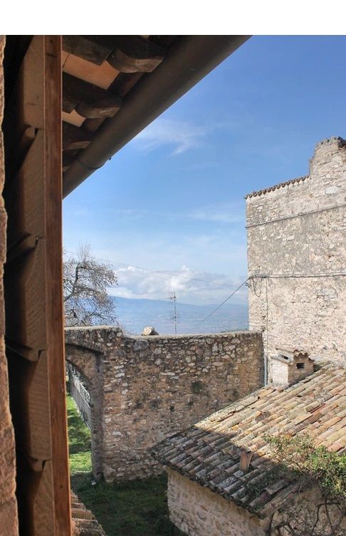 Scene of an ancient Umbrian village, featuring medieval architecture and cobblestone streets.