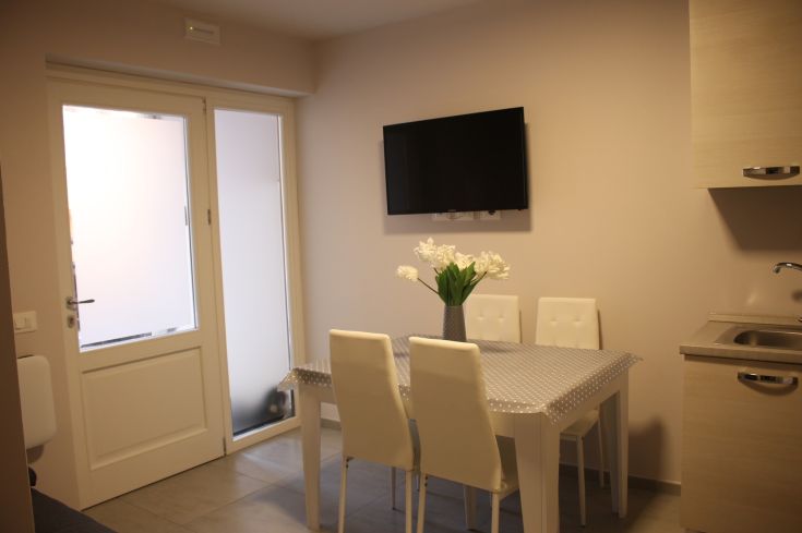 Appartamento recentemente ristrutturato con cucina completa e accesso autonomo, situato nel cuore di Spoleto.