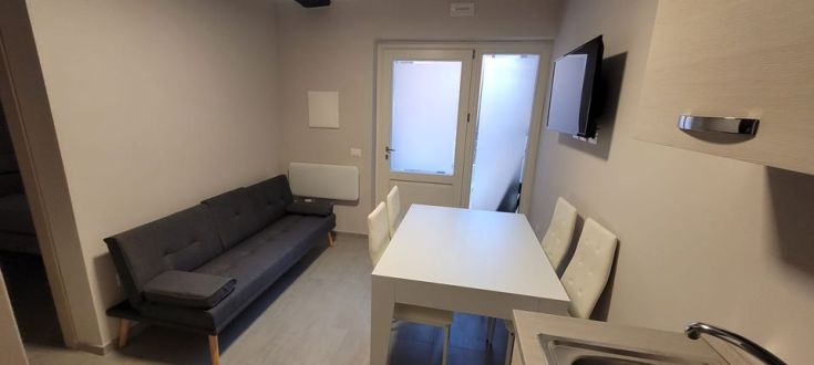 Ambiente tranquillo e funzionale, perfetto per un soggiorno in città.