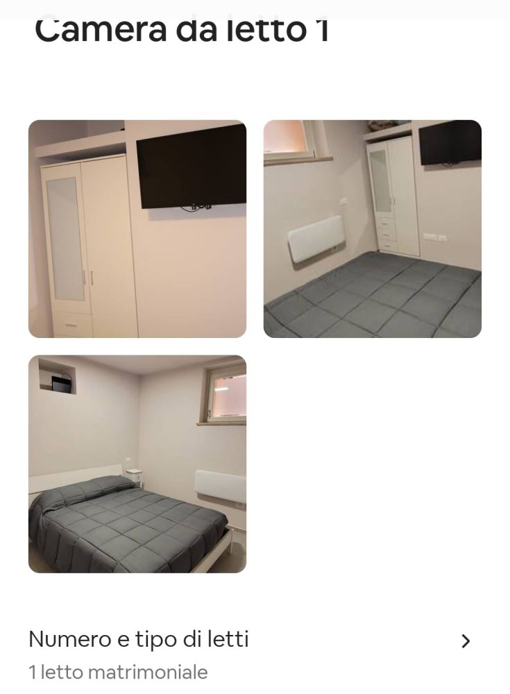 Camera matrimoniale semplice con arredi moderni e televisione, ubicata in centro a Spoleto.