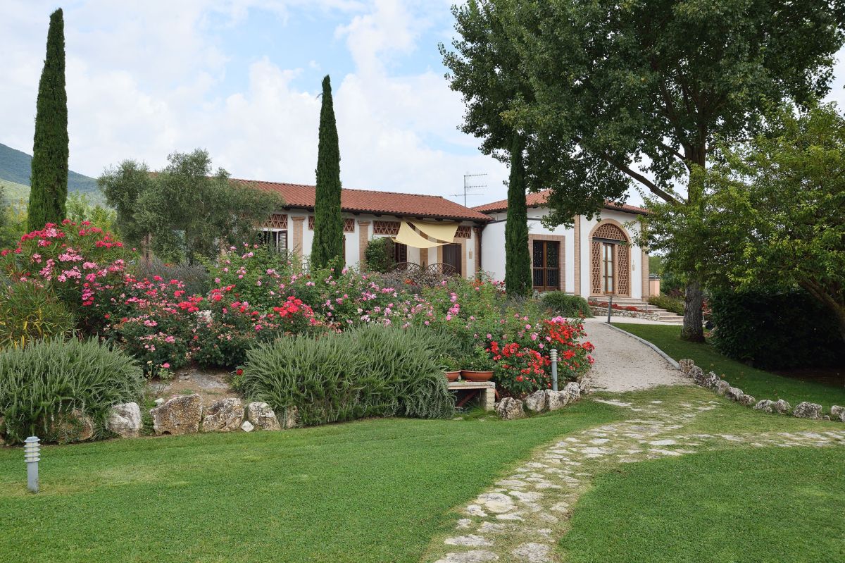 Un agriturismo situé entre Monteluco et les Monts Martani, avec un jardin bien entretenu et des espaces accueillants. Idéal pour se détendre et se promener dans la nature.