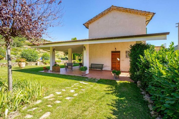Holiday home with garden, terrace, and pool, perfect for a peaceful stay in Umbria.