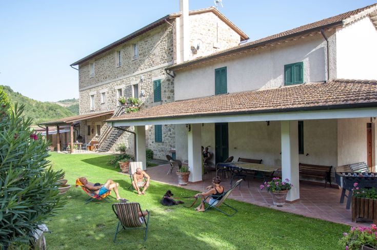 Comfortable stay in a vacation home surrounded by nature, perfect for outdoor relaxation.