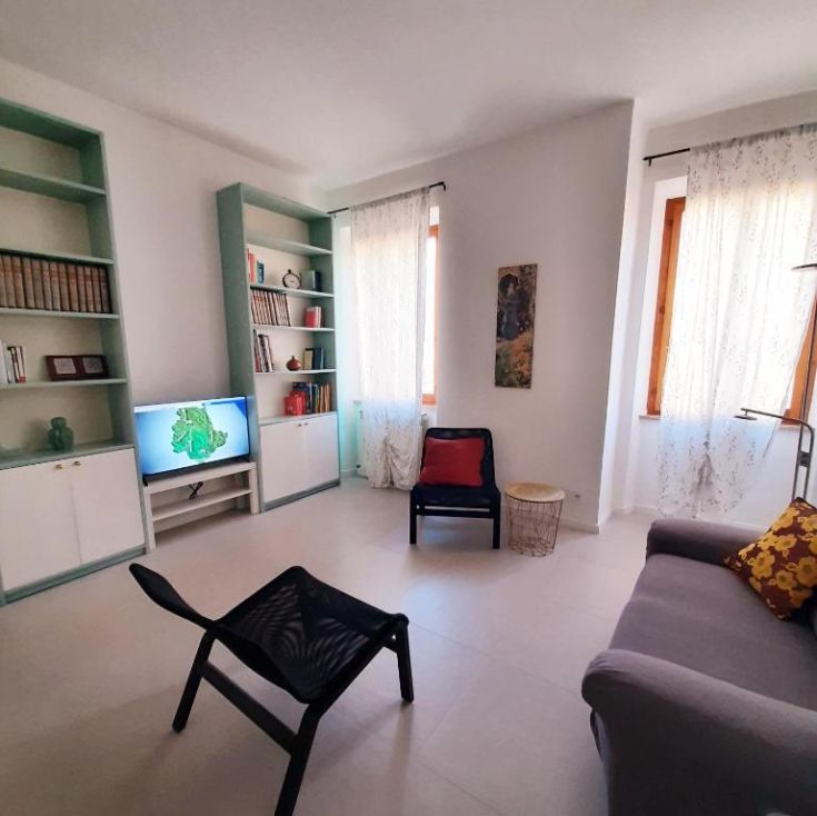 Gemütliche, gut eingerichtete Wohnung, kürzlich renoviert, geeignet für 4 Personen, in der Nähe von Geschäften und öffentlichen Verkehrsmitteln.