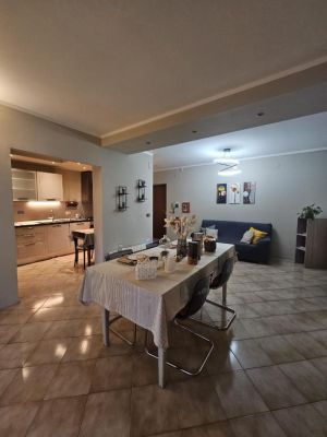 Un environnement sobre et confortable, idéal pour des moments de détente et de convivialité.