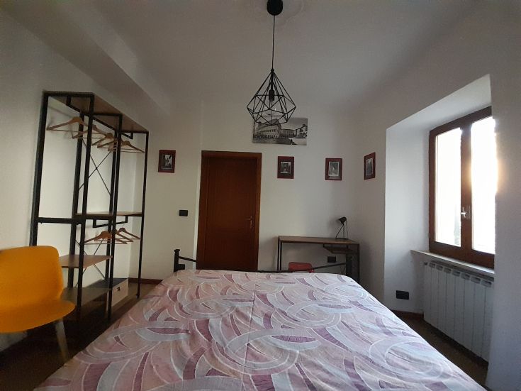 Appartement élégant dans le quartier Sant'Antonio à Pérouse, avec un design simple et des conforts modernes.