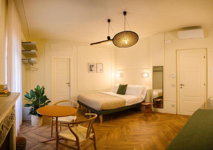 Chambre confortable et bien meublée, dotée de commodités pour rendre votre séjour agréable.