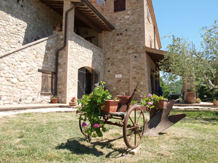 Agriturismo Pozzo dei Cocci liegt in einer ruhigen, grünen Gegend, ideal für eine entspannende Auszeit.