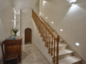 Benvenuti a Portica Homes, dove il fascino storico di Assisi si intreccia con il comfort e l’eleganza del design moderno.