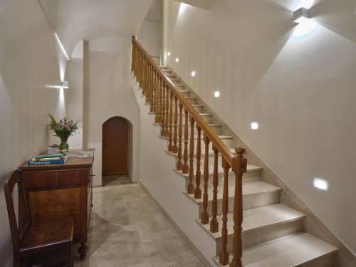 Benvenuti a Portica Homes, dove il fascino storico di Assisi si intreccia con il comfort e l’eleganza del design moderno.