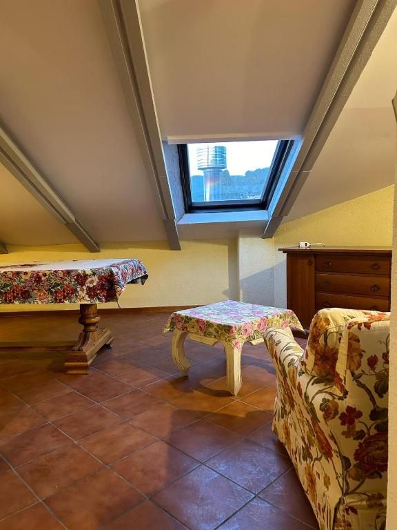 Spacious living area with exposed beams, perfect for a relaxing stay.