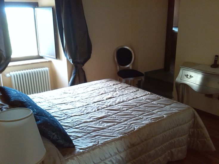 Einfache Zimmer mit bequemen Betten, ideal für einen ruhigen und gemütlichen Aufenthalt.