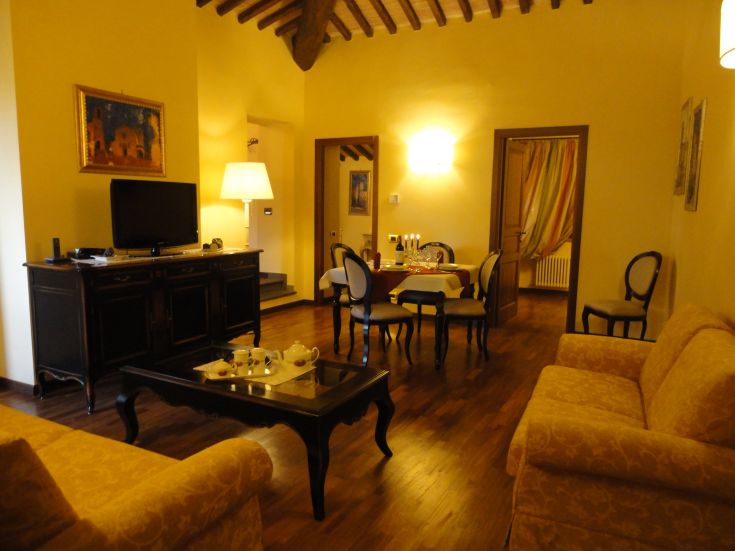 Gemütliche Wohnung, einfach und funktional eingerichtet, ideal zum Entspannen.