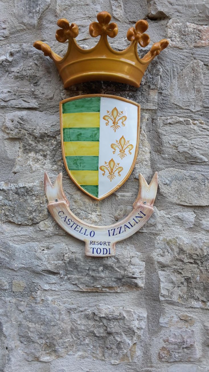 Ein renoviertes mittelalterliches Gebäude mit komfortablen Wohnungen, gelegen in einer ländlichen Umgebung in Umbrien.