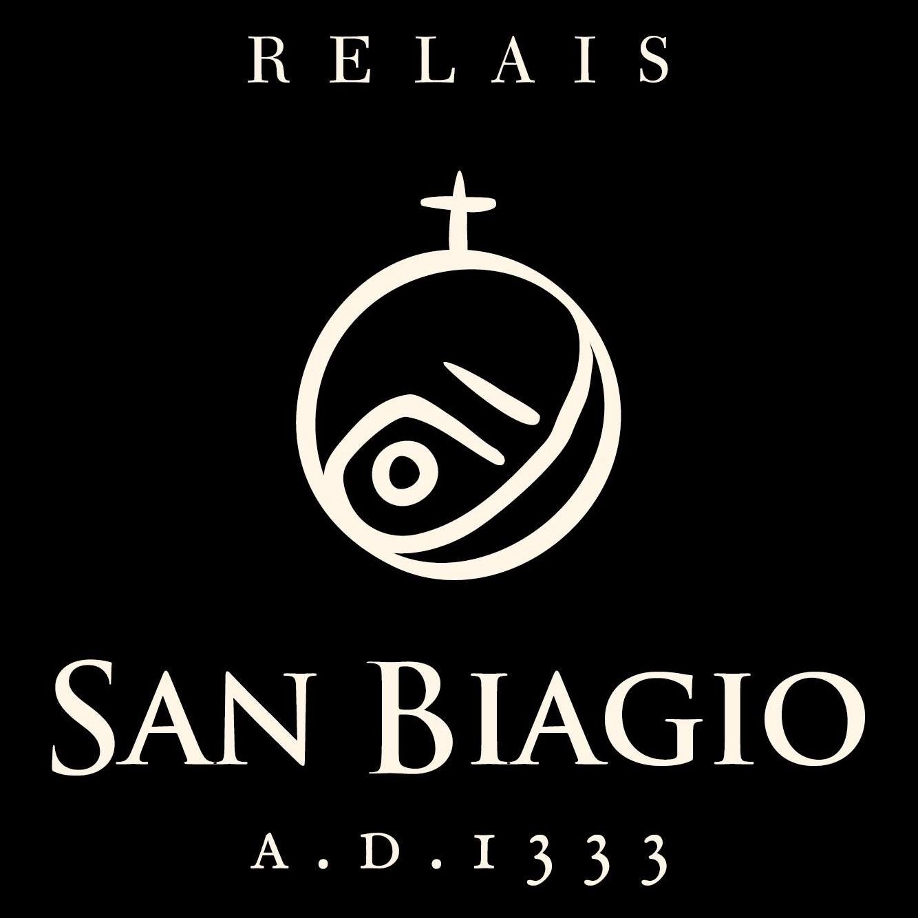 Un ambiente tranquillo immerso nel verde, perfetto per momenti di relax e serenità.