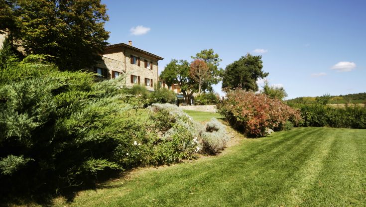 Un casolare immerso in un ampio spazio naturale, dotato di camere confortevoli, ristorante e piscina.