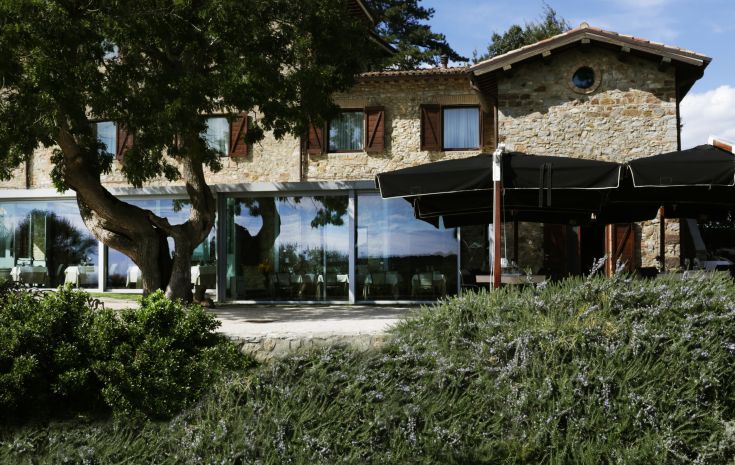 Un resort in Umbria situato in una tenuta di 87 ettari, con panorama e vari comfort disponibili.