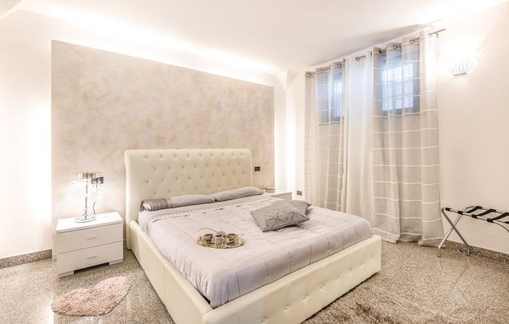 Uno spazio luminoso e confortevole con letti ben rifiniti e molta luce.