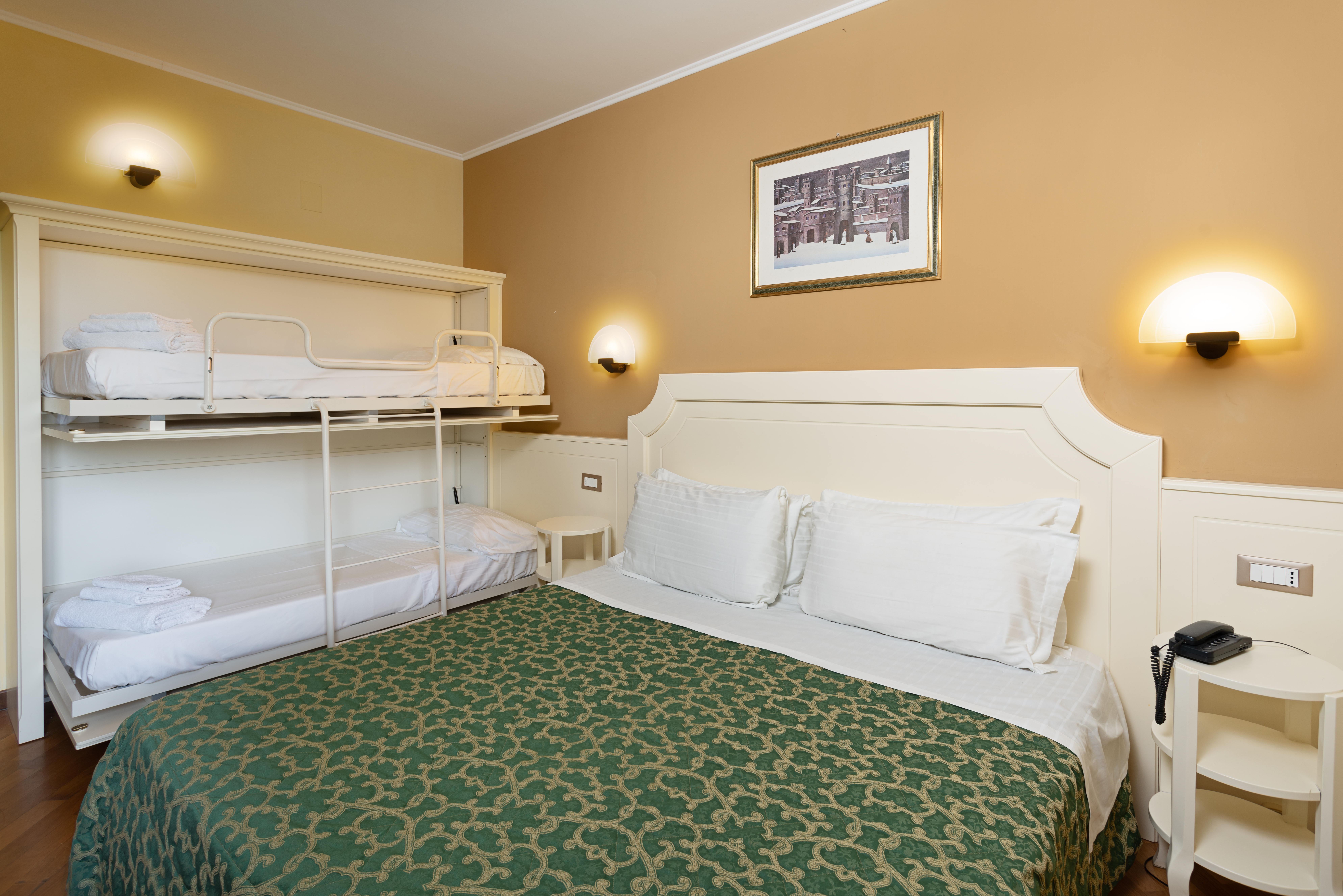 Zimmer des Palazzo San Clemente, gemütlich und funktional für den Aufenthalt der Gäste.