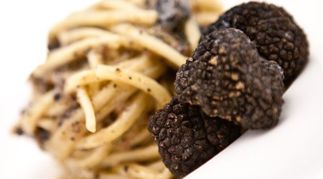 Pasta con tartufo nero, un piatto semplice e gustoso.