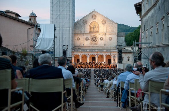 Un concerto all'aperto in una bella location di Spoleto davanti al Duomo con un pubblico attento e coinvolto.