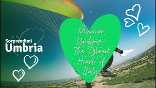 Scopri l'Umbria, una regione italiana caratterizzata da verdi colline, praticando parapendio sopra scenari naturali.