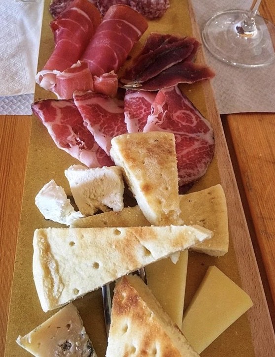 Titolo: TASTING WITH CHOPPING BOARD