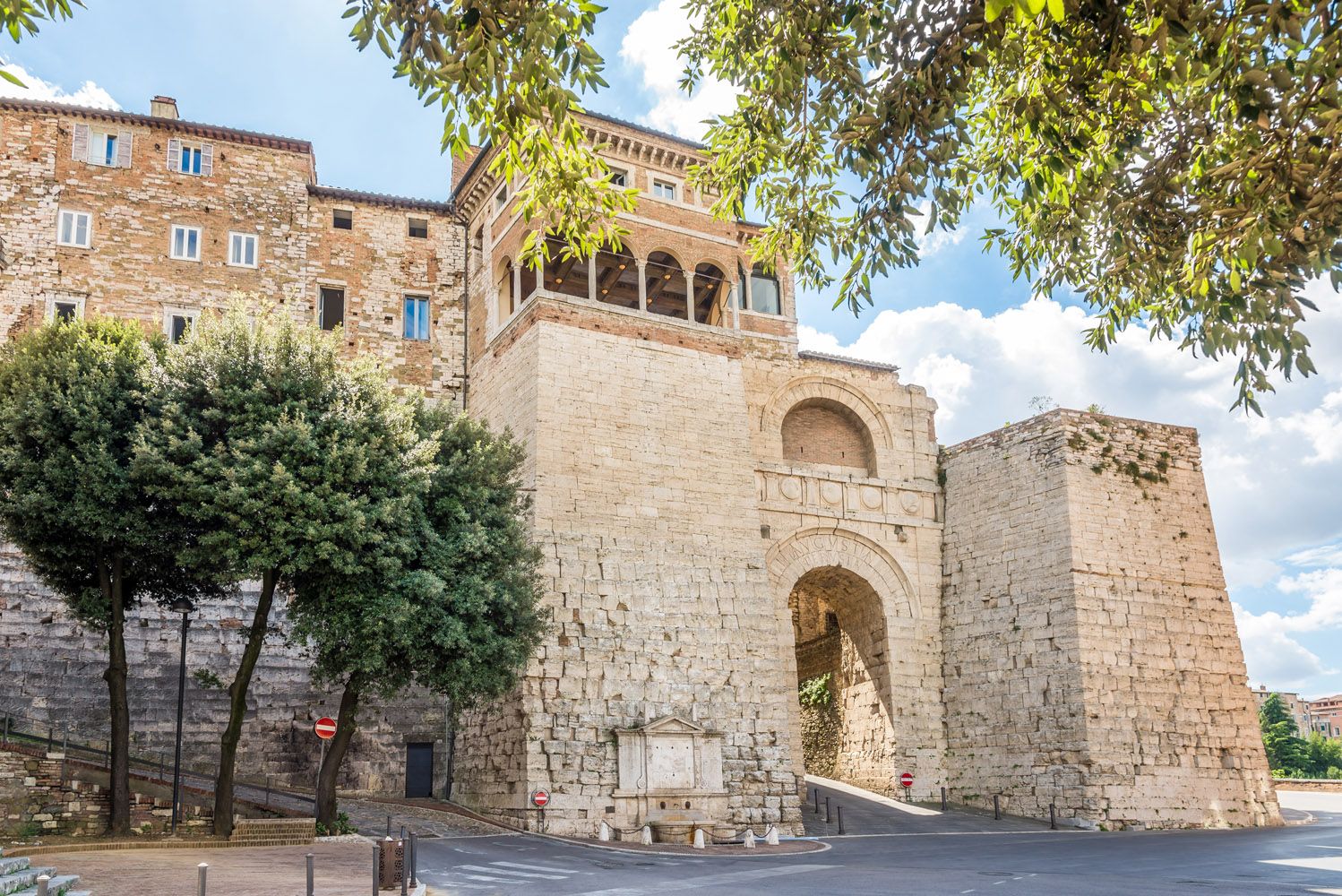 Splendida porta etrusca di accesso alla città antica