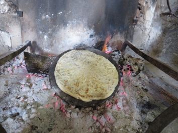 Titolo: THE 'TORTA SUL PANARO' We prepare the typical Umbrian bread