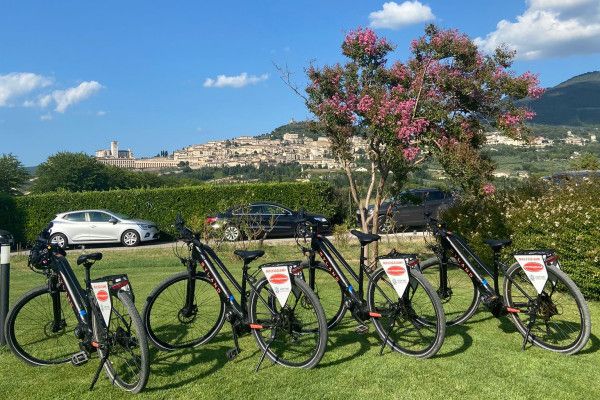 Ciclovie ad Assisi in un ambiente tranquillo, perfette per esplorare l'Umbria in bicicletta.