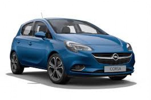 Auto compatta blu, semplice e moderna, adatta per viaggi in città e per attività ricreative.