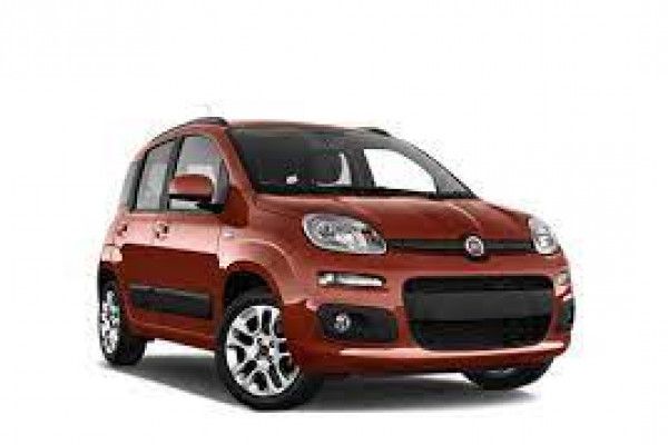 Un palazzo di colore arancione in un contesto urbano. È compatto e versatile, perfetto per la vita cittadina.