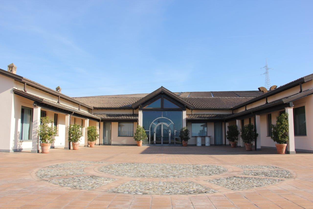 Titolo: WINERY TOUR AND TASTING