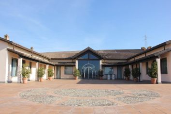 Titolo: WINERY TOUR AND TASTING