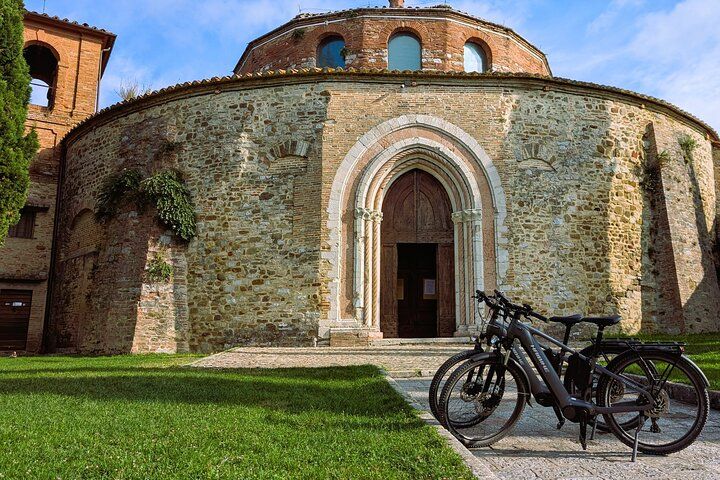 Perugia centro storico noleggio e Tour in EBike con o senza Guida Professionale